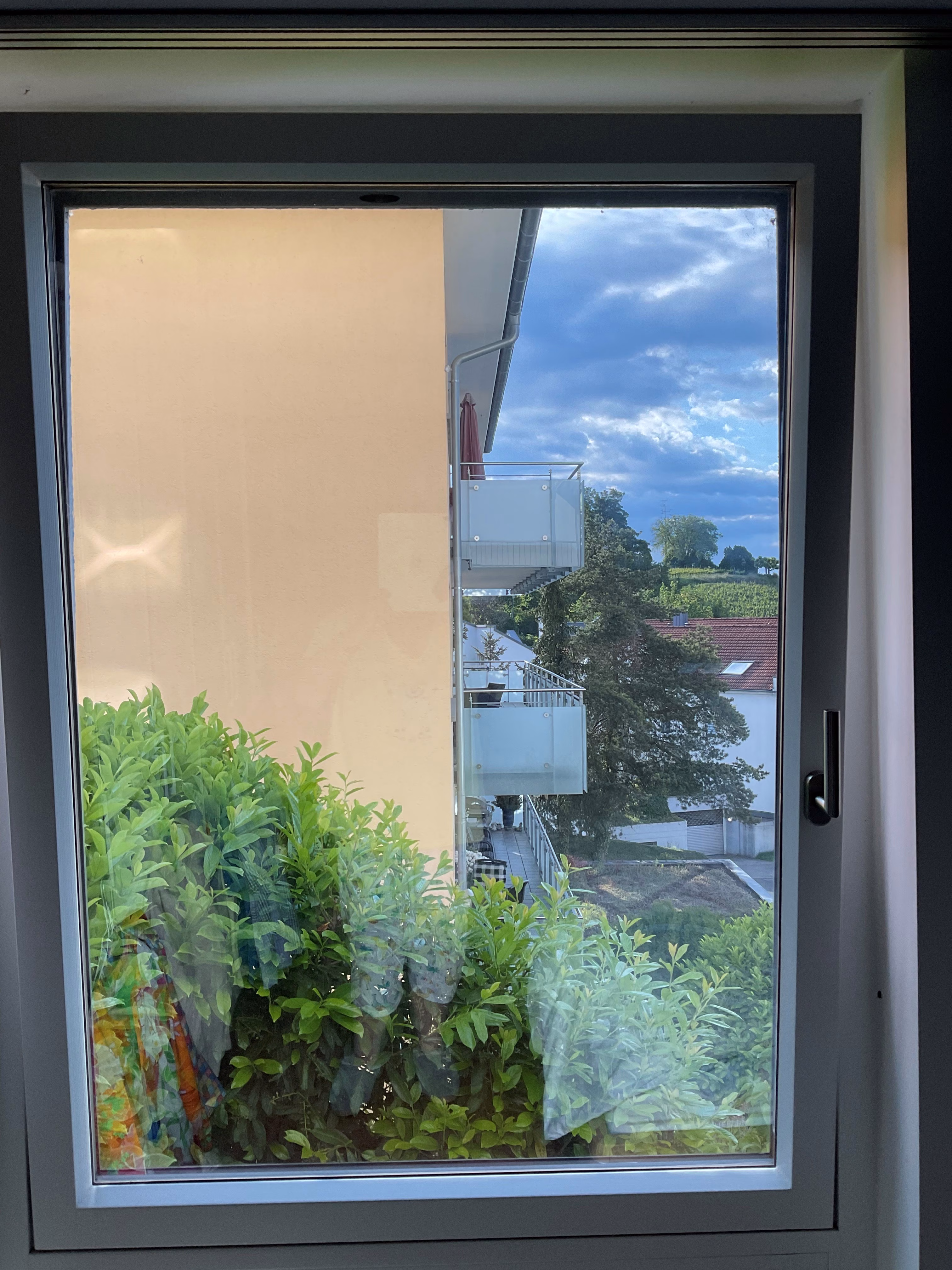 Innenansicht Spiegelfolie silber verspiegelt Innenansicht Spiegelfolie silber verspiegelt