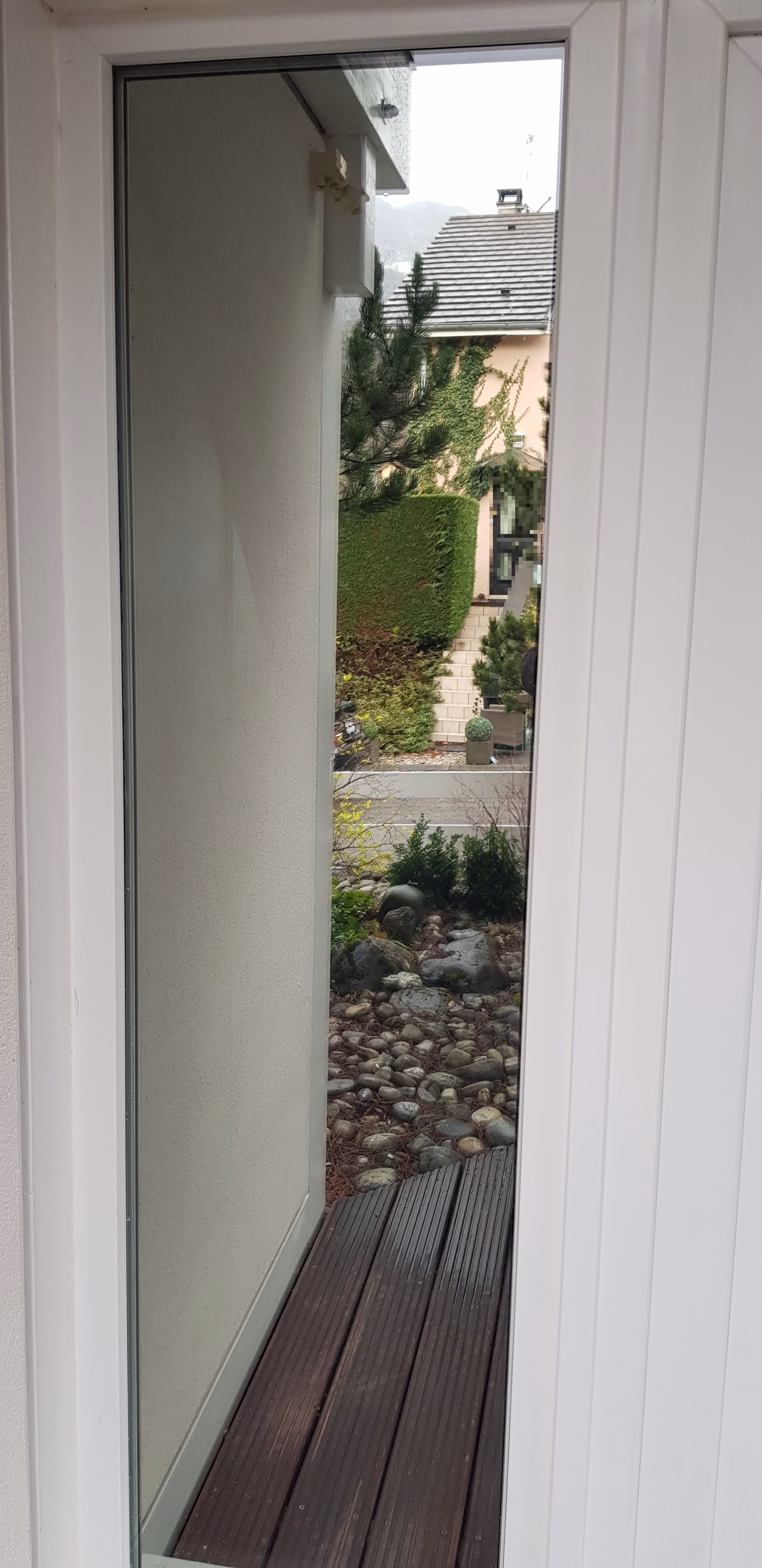 Spiegelfolie in silber verspiegelt Außenansicht Spiegelfolie in silber verspiegelt Außenansicht