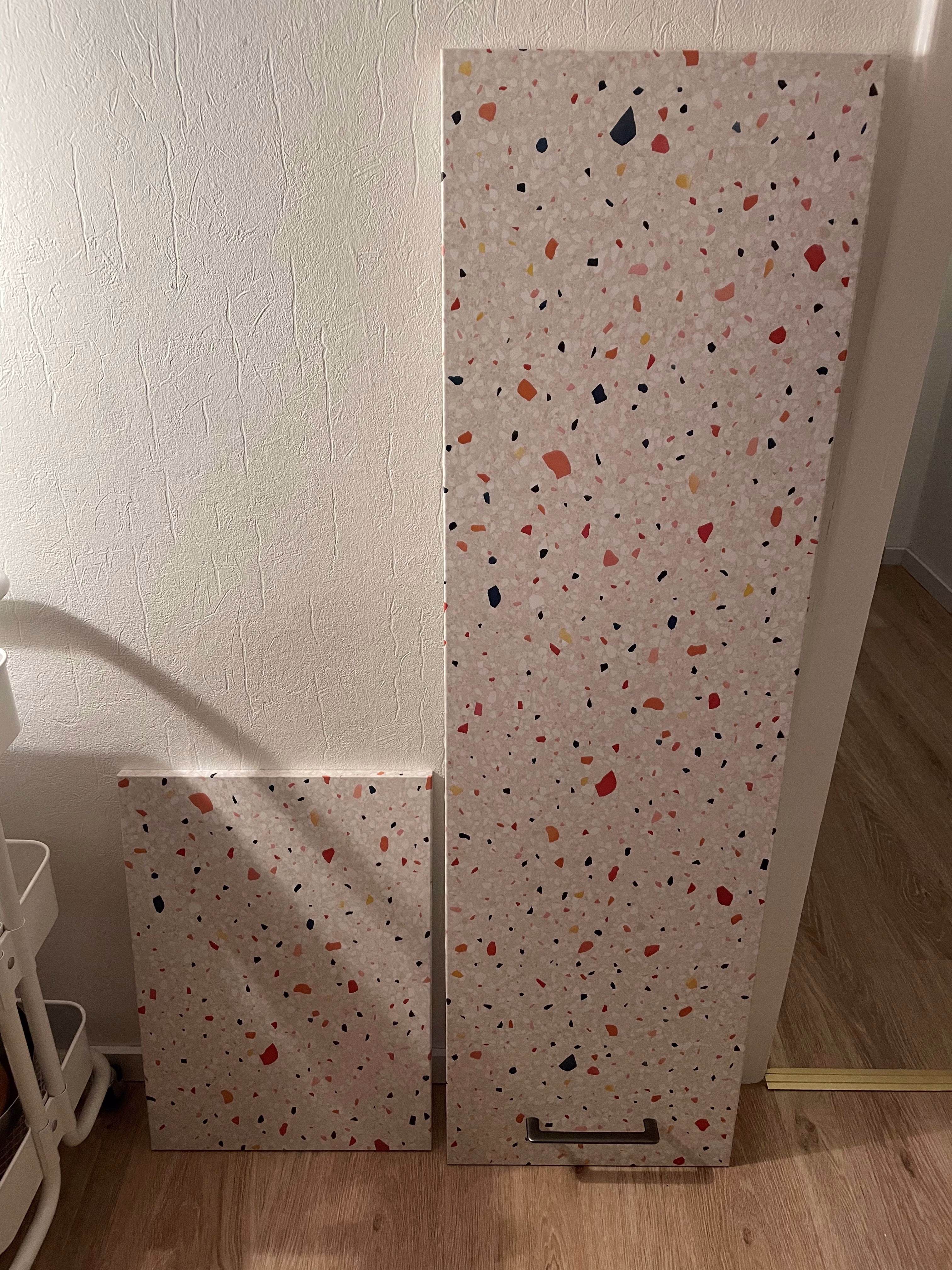 Bunter Terrazzo, Klebefolie in Steinoptik Bunter Terrazzo, Klebefolie in Steinoptik
