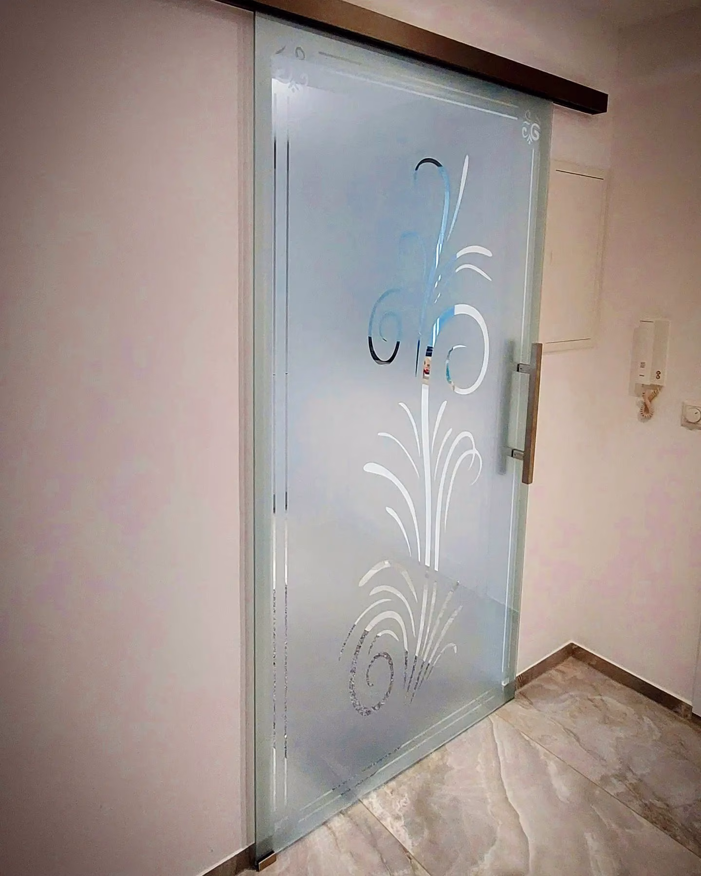 Glasdekor für Türen, Blumenranke
