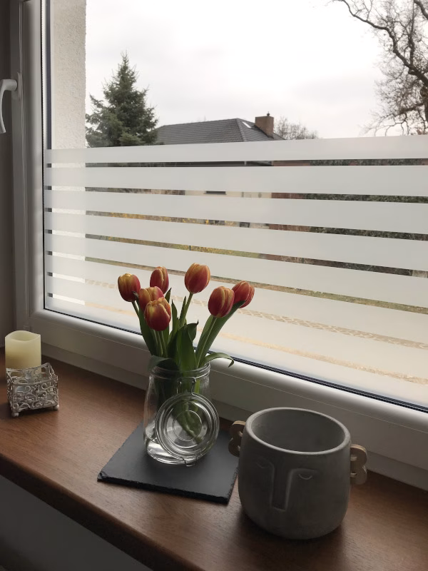 Streifenfolie mit 45mm Breite am Fenster Streifenfolie mit 45mm Breite am Fenster