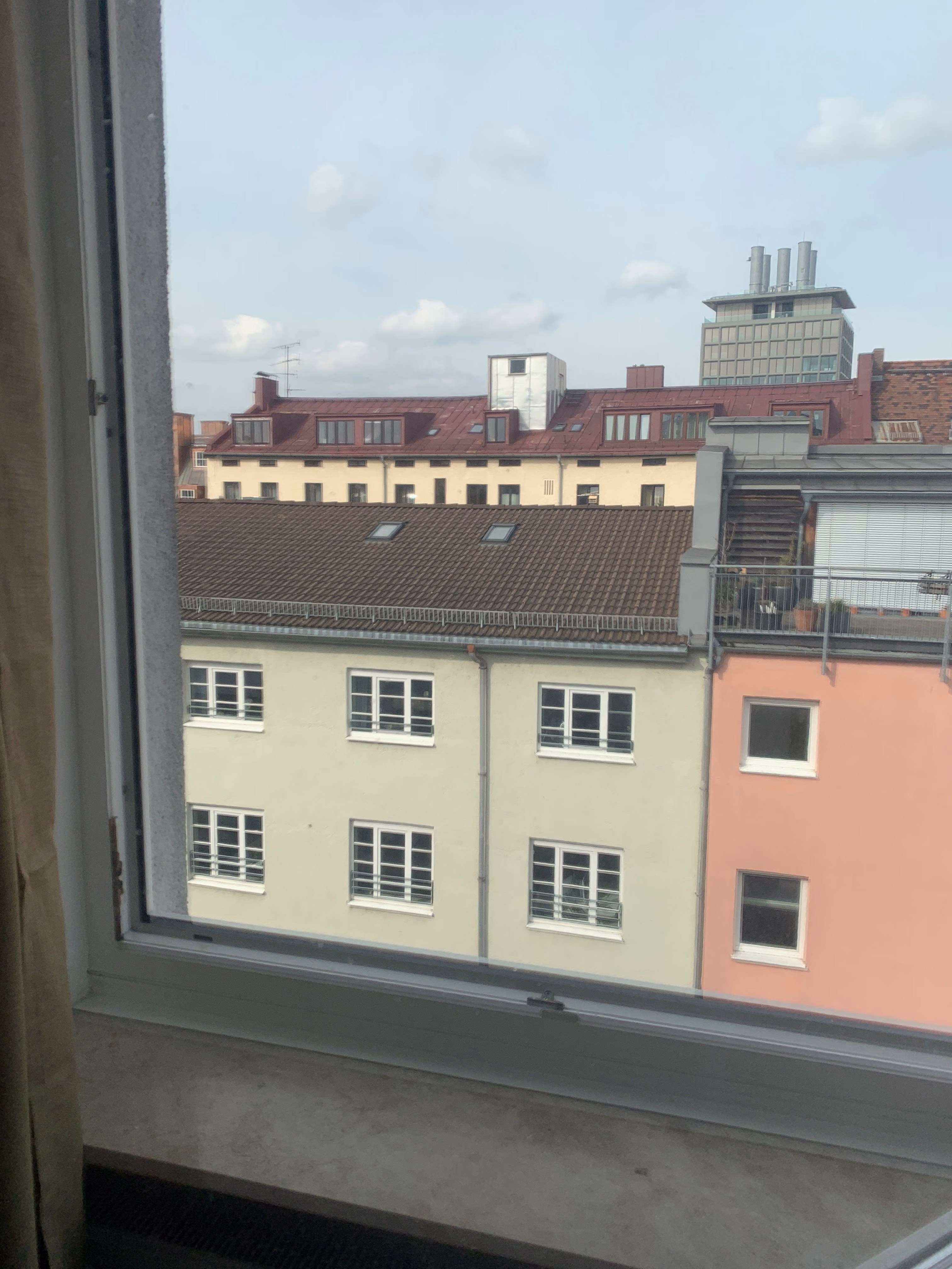 Sichtschutzfolie silber verspiegelt bringt einseitigen Sichtschutz für Fenster Sichtschutzfolie silber verspiegelt bringt einseitigen Sichtschutz für Fenster
