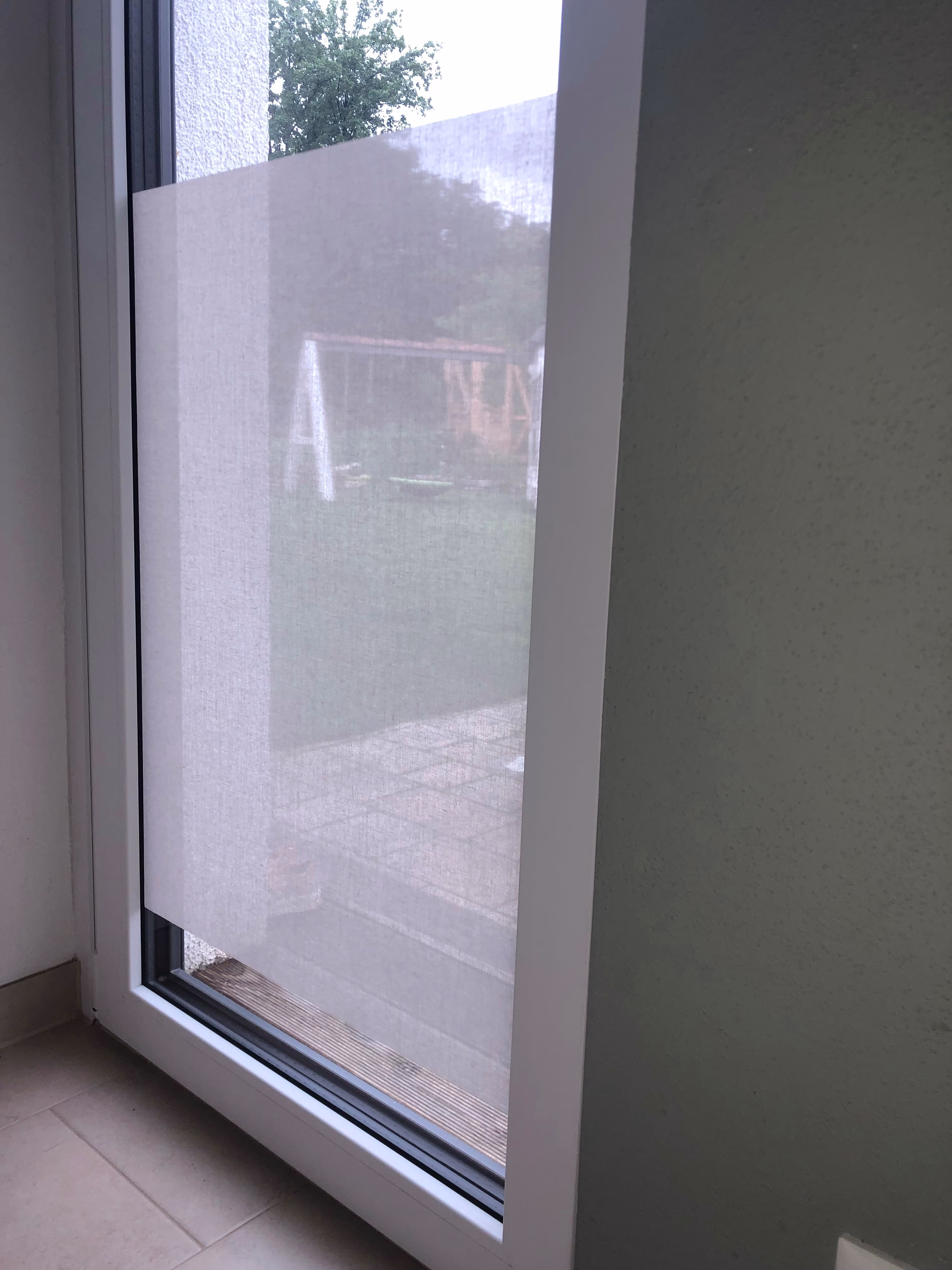 Fensterfolie mit Textilgewebe im Farbton Pearl Fensterfolie mit Textilgewebe im Farbton Pearl