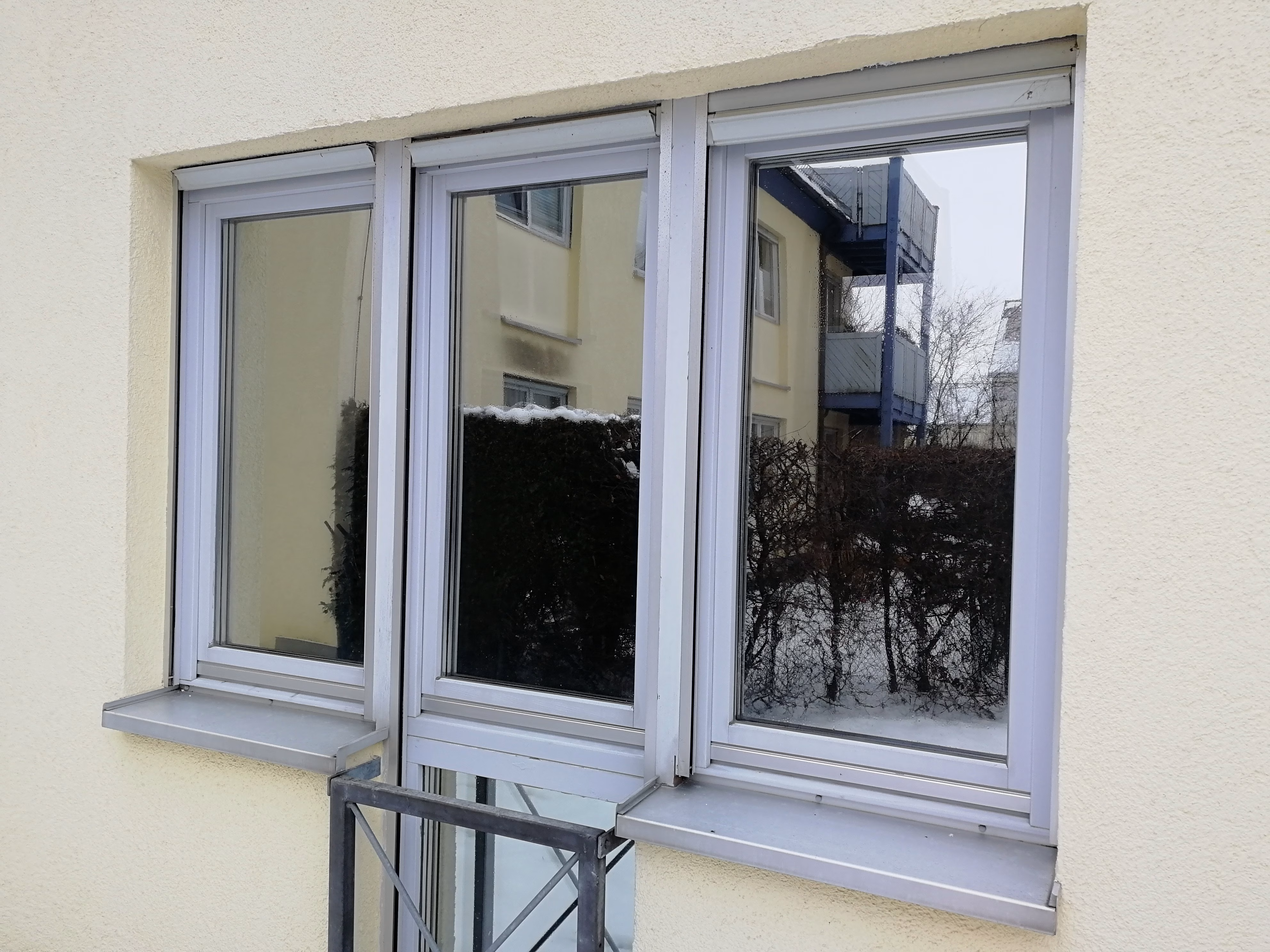 Einseitiger Sichtschutz dank einer Spiegelfolie in silber Einseitiger Sichtschutz dank einer Spiegelfolie in silber