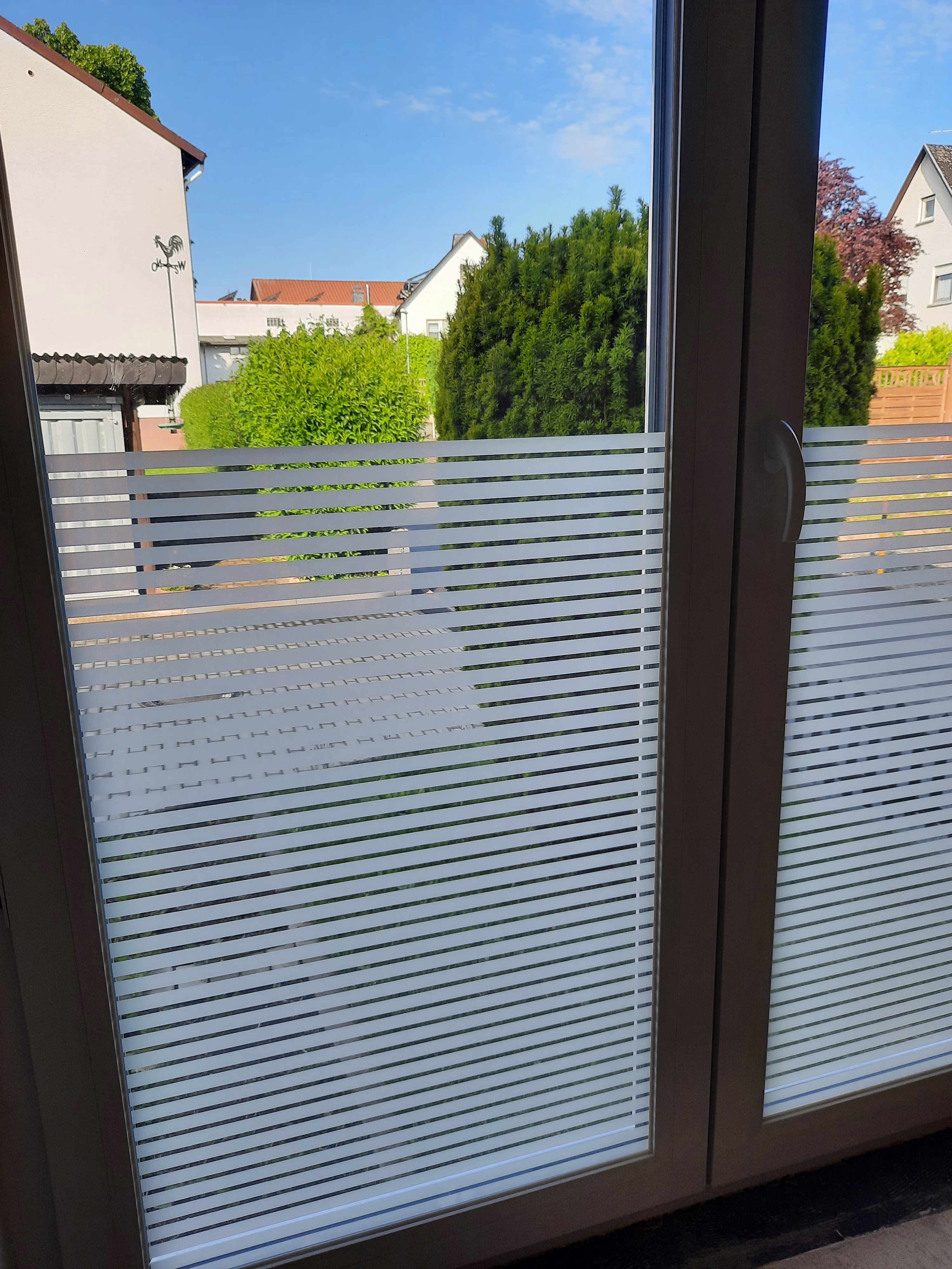 Fensterfolie mit schmalen Streifen nach Maß