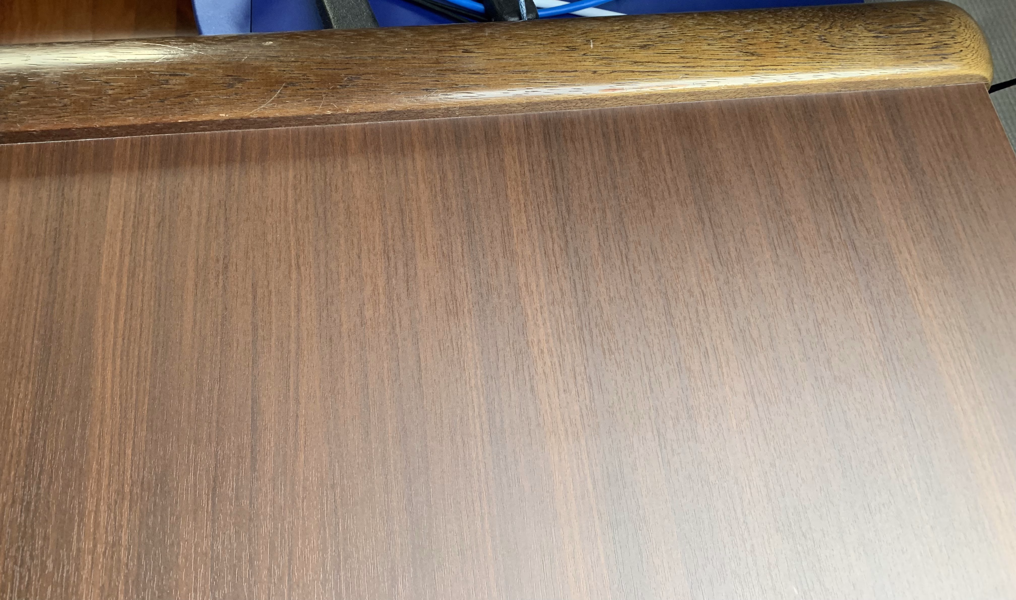 Detailansicht Möbelfolie dunkle Wenge Detailansicht Möbelfolie dunkle Wenge