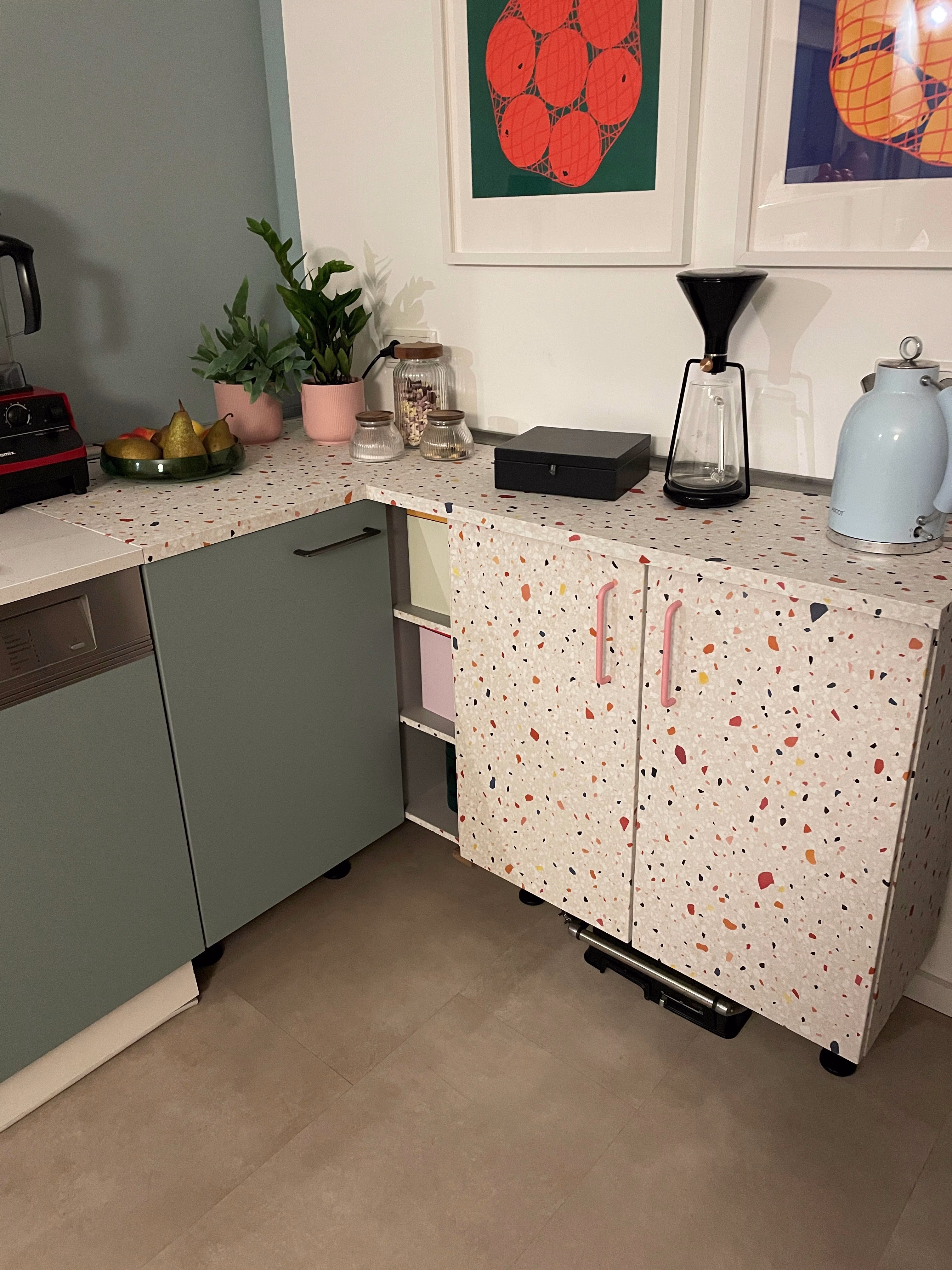 Bunter Terrazzo, Klebefolie in Steinoptik Bunter Terrazzo, Klebefolie in Steinoptik