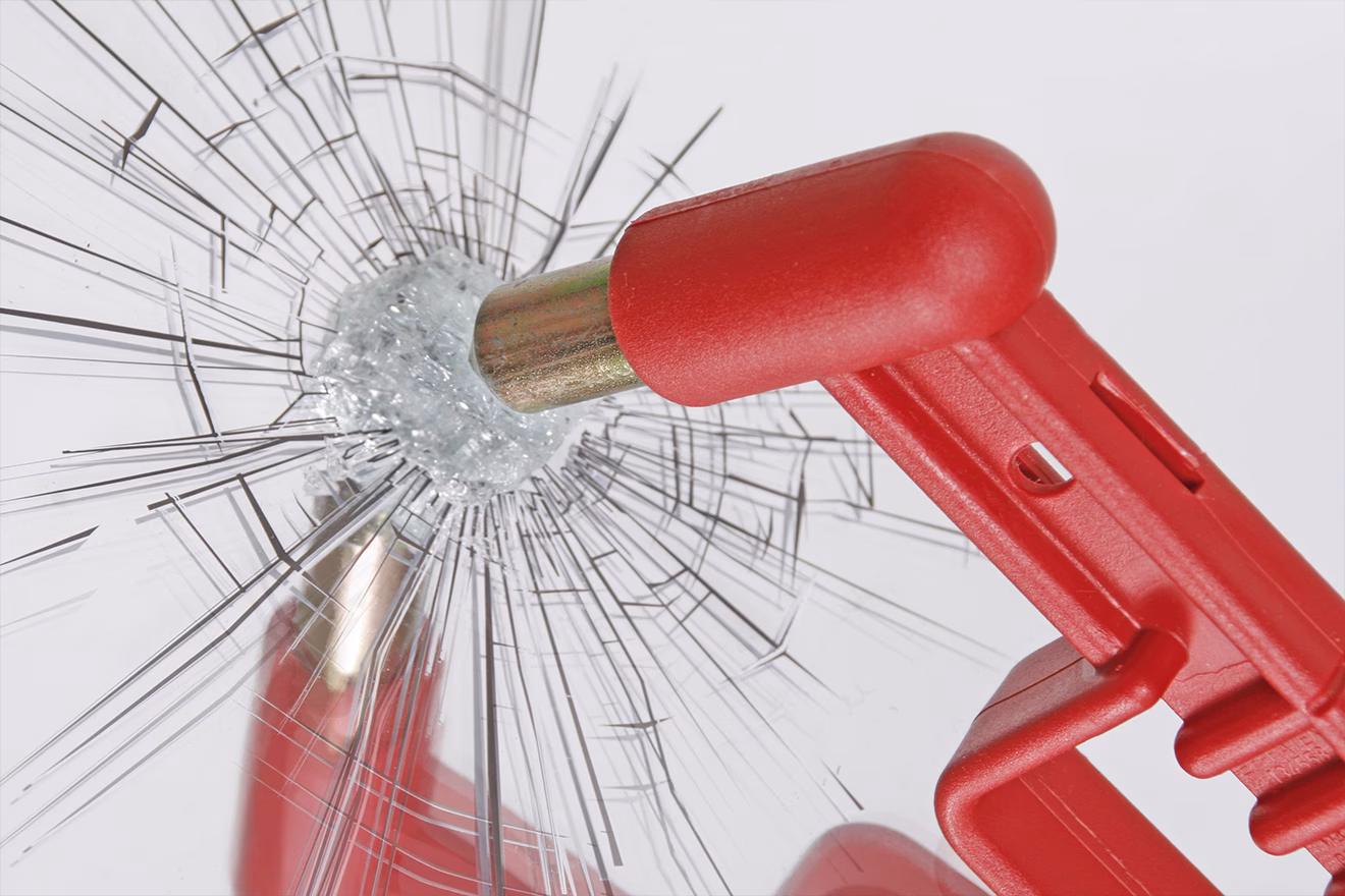 gesplittertes Glas ohne Schutzfolie