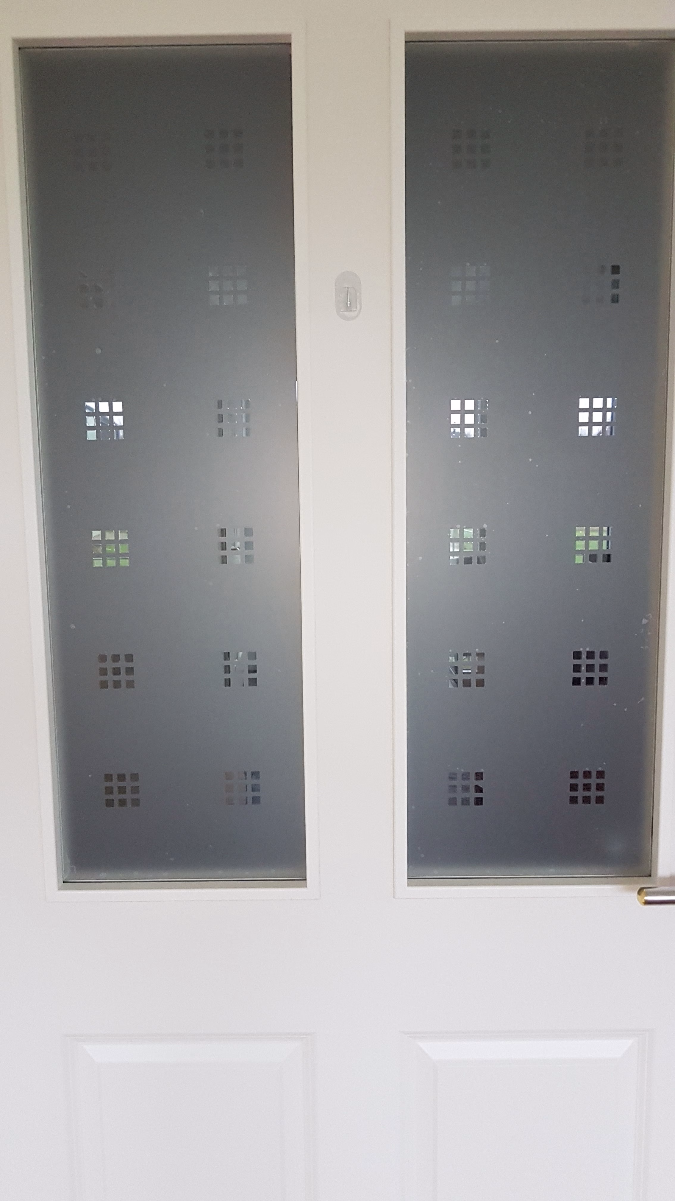 Sichtschutzfolie mit Quadraten im 9-er Block