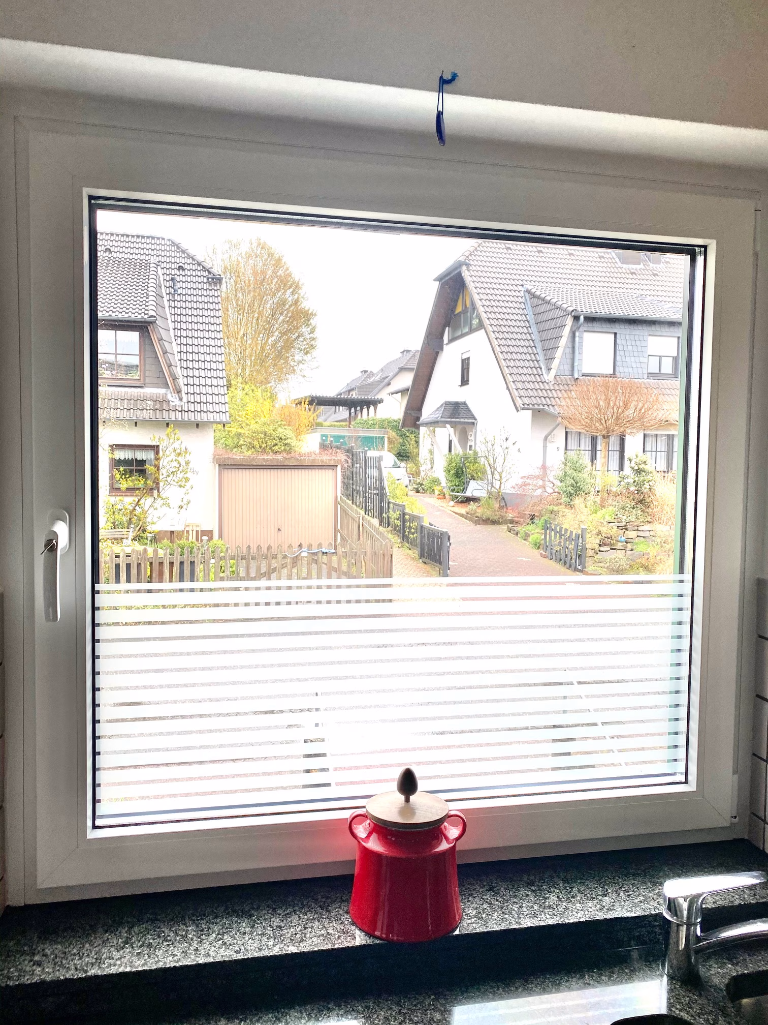Dekorfolie, horizontale transparent-weiße Streifen, Breite 18 mm
