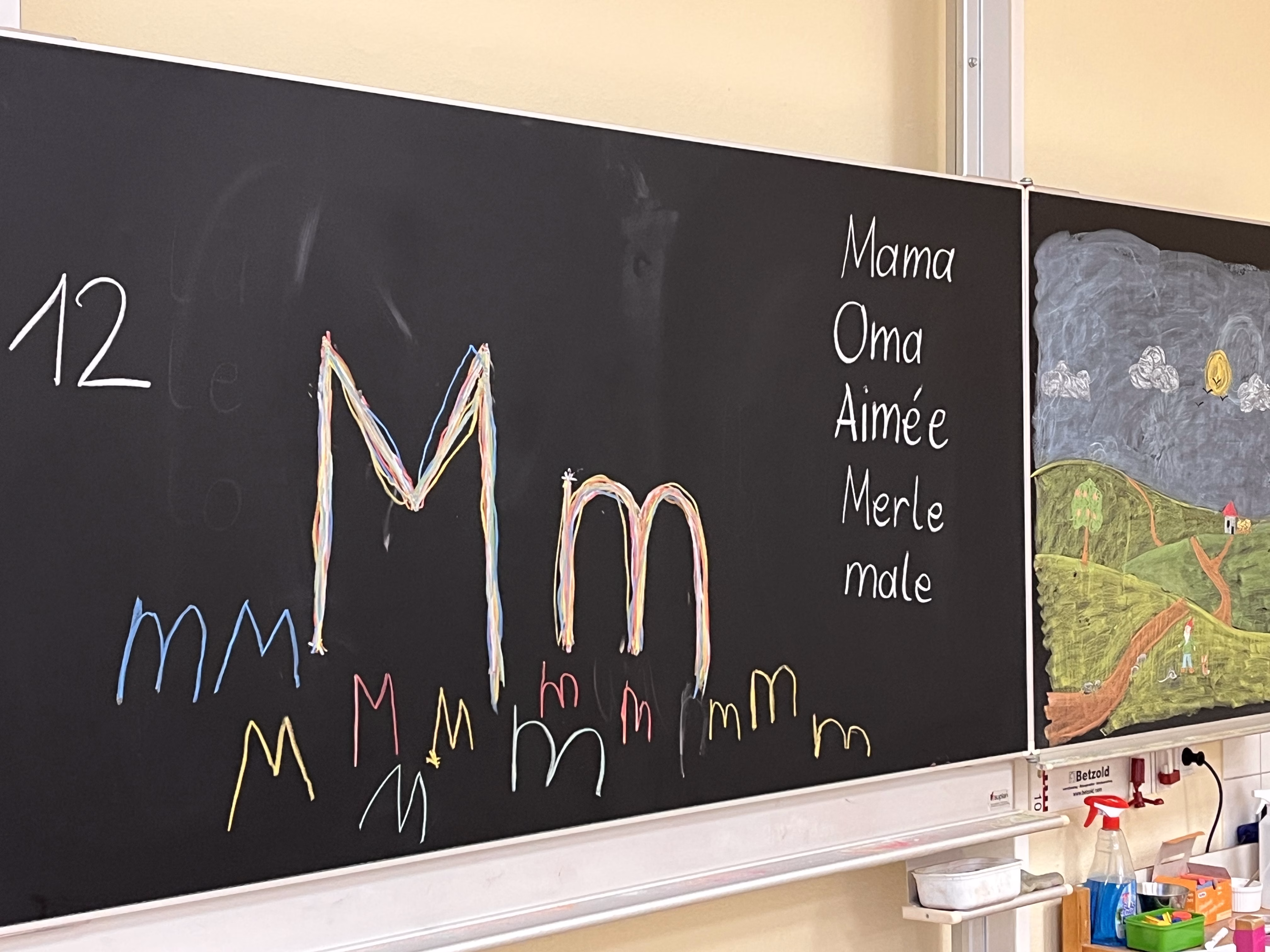 schwarze Tafelfolie in einer Schule