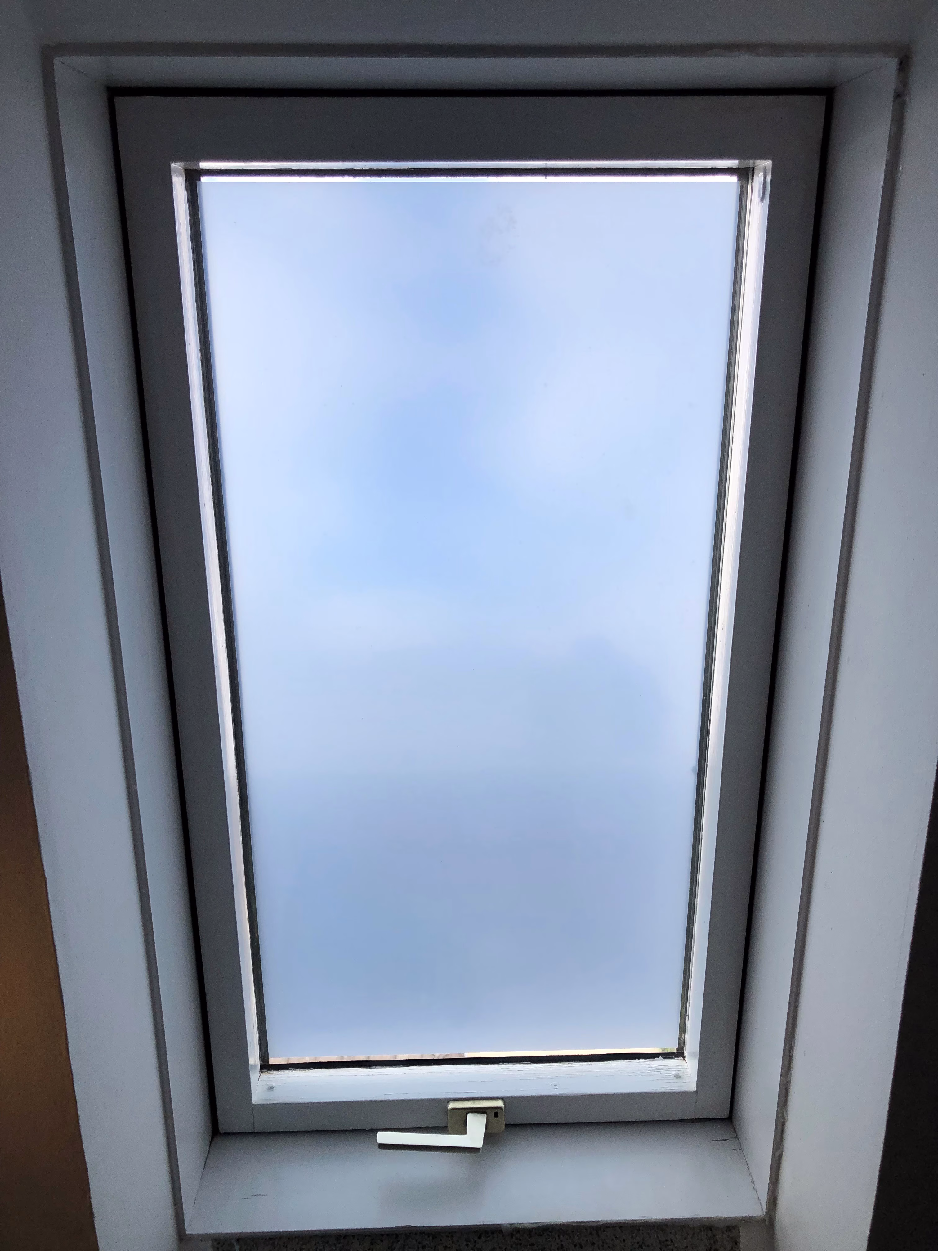 Sichtschutz- und Sonnenschutzfolie, silber matt verspiegelt Sichtschutz- und Sonnenschutzfolie, silber matt verspiegelt