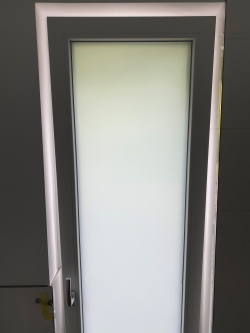 Glastür mit milchglas Folie