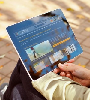 Anti-reflective film for tablet & laptop