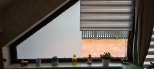 Milchglasfolie als teilweisen Sichtschutz auf dem fenster