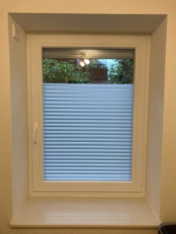 Streifen-Fensterfolie in Larmellenoptik